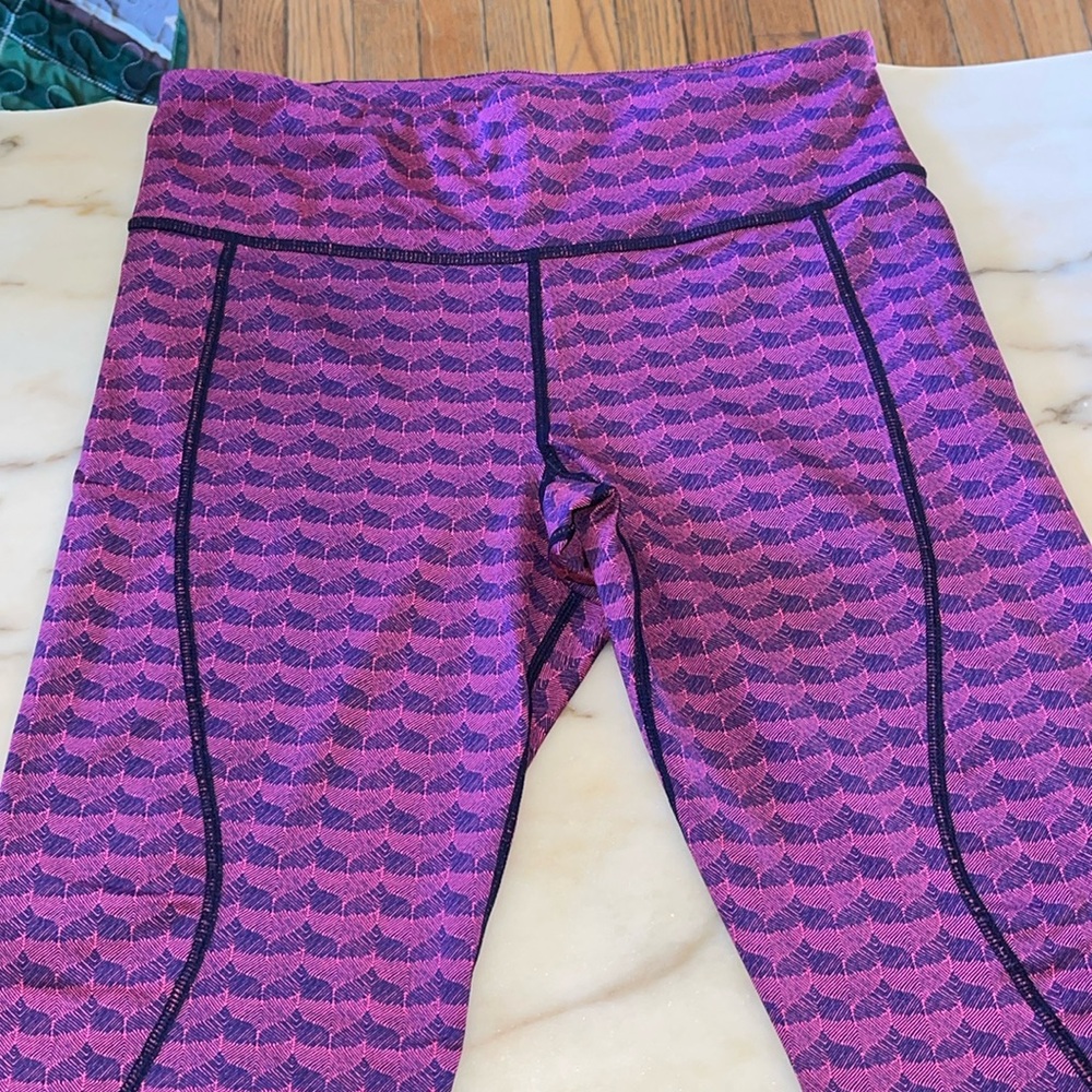 vinyard vine’s performance capri leggings work our gym wear whale tail print Med